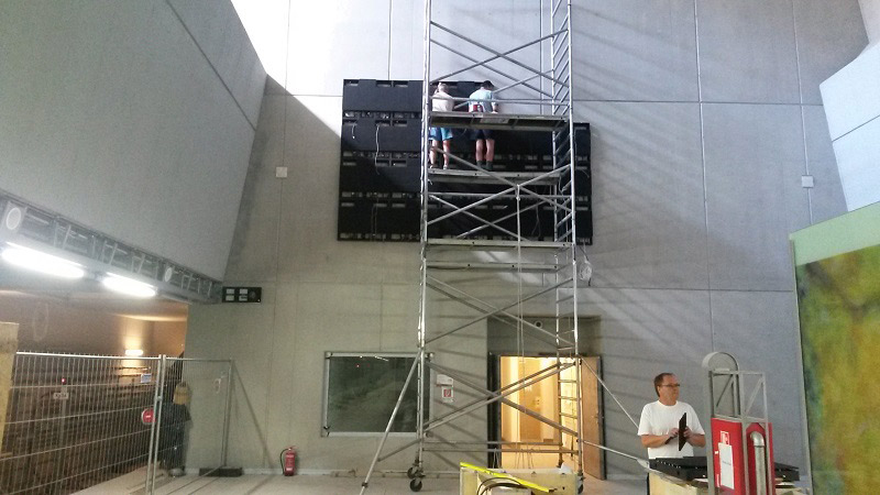 Front Service Wall Mounted LED Display In Metro Station