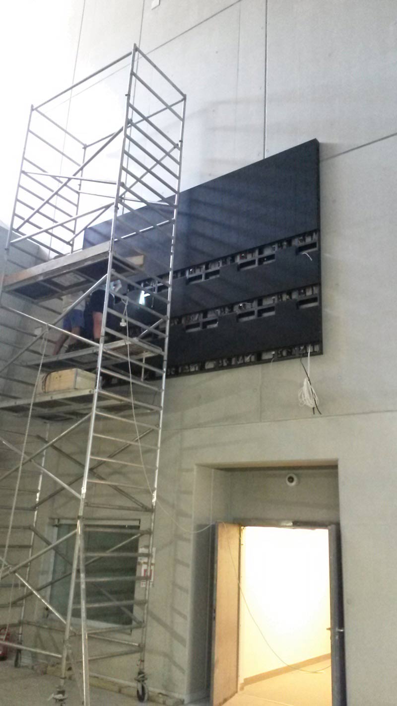 Front Service Wall Mounted LED Display In Metro Station